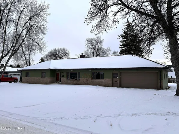424 Cherry St, Grafton, ND 58237
