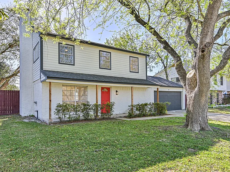 425 E Castle Harbour Dr — Photo 2