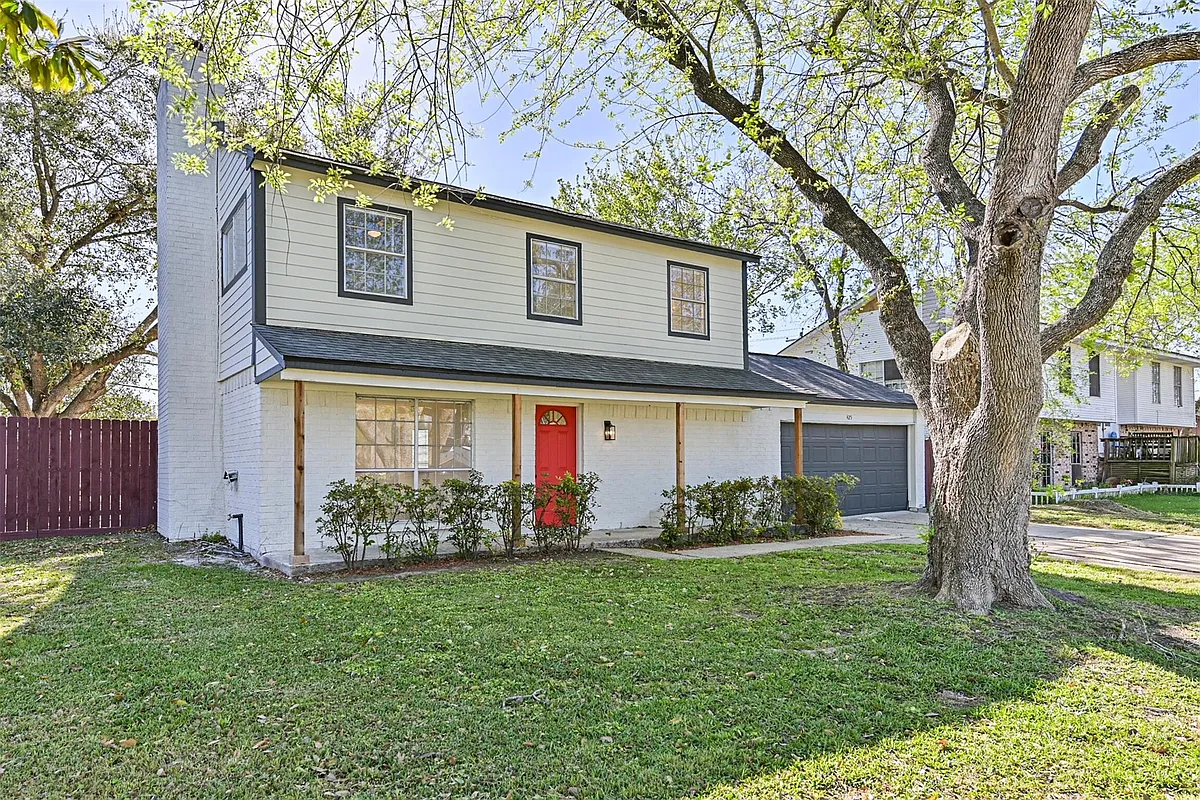 Building Photo - 425 E Castle Harbour Dr