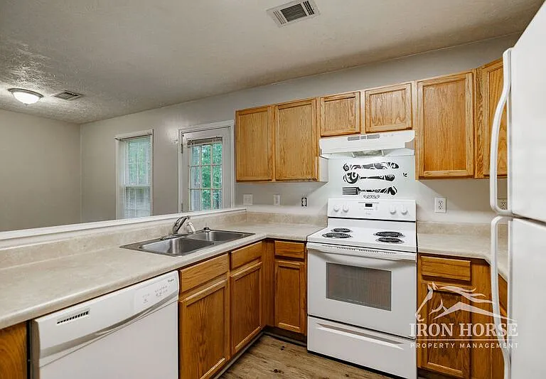 605 Baron Dr #B — Photo 7