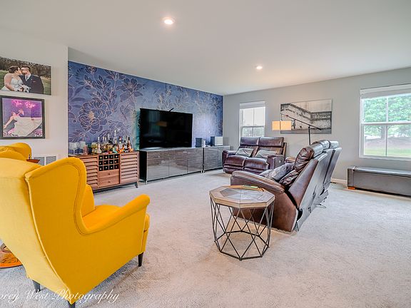 5th image of 450 Cardinal Way