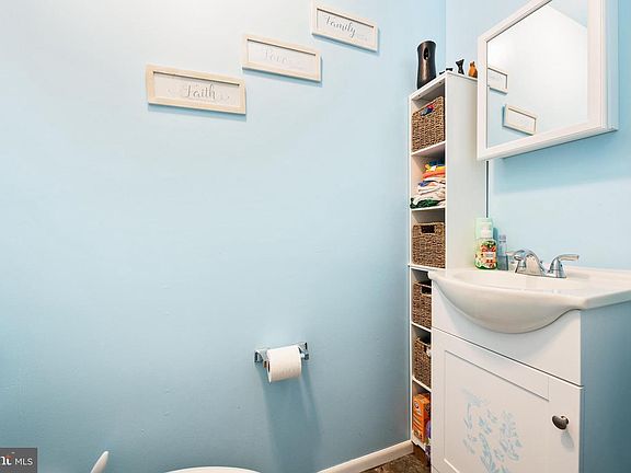4th image of 208 Caranel Cir