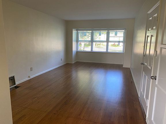 5th image of 1000 E San Antonio Dr #1050A