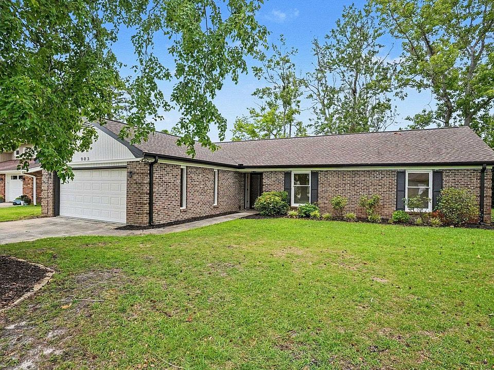 1st image of 903 Plantation Dr.