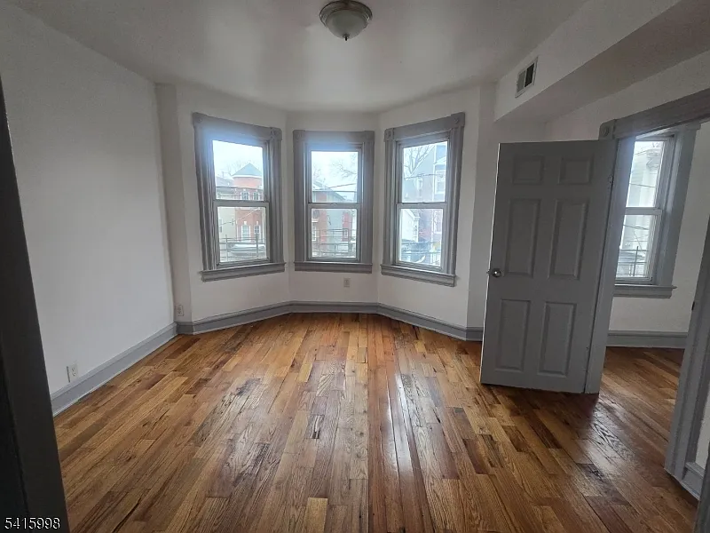 3 bed, 1.0 bath, $2,600 — Photo 2