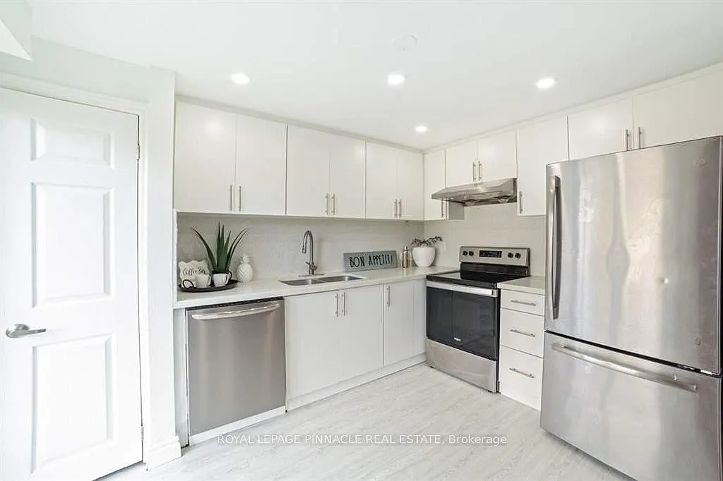 5 bed, $2,550 — Photo 1