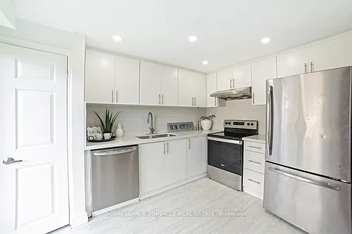 733 Parkview Cres Photo 1