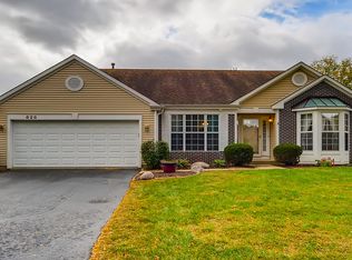 628 Surrey Ridge Dr, Cary, IL 60013