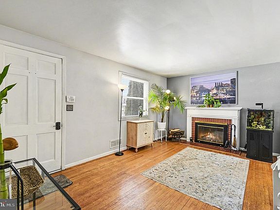 4th image of 10414 Greentop Rd