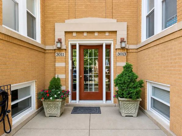 3011 W Gunnison St #1W, Chicago, IL 60625
