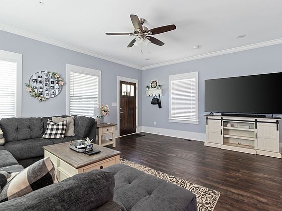 5th image of 104 Helen St #A