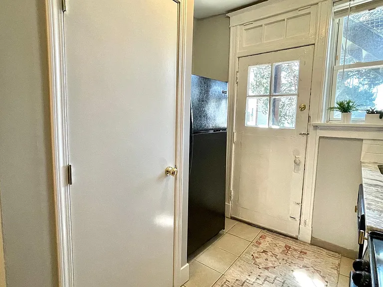 4564 Flad Ave #2E — Photo 9