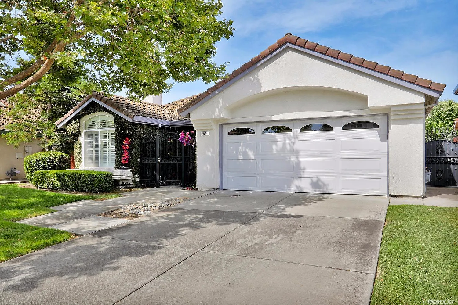 10211 River Oaks Dr photo 1