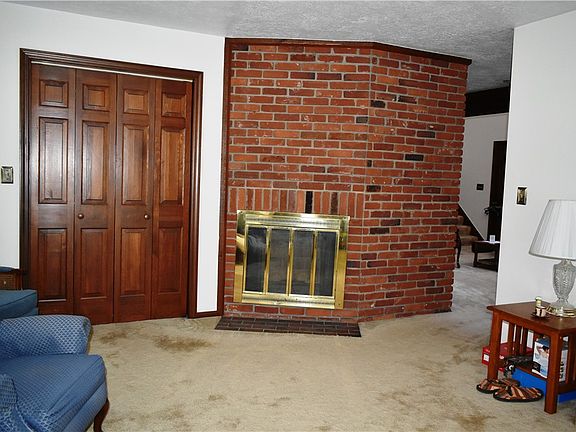 3rd image of 306 Bridlewood Dr