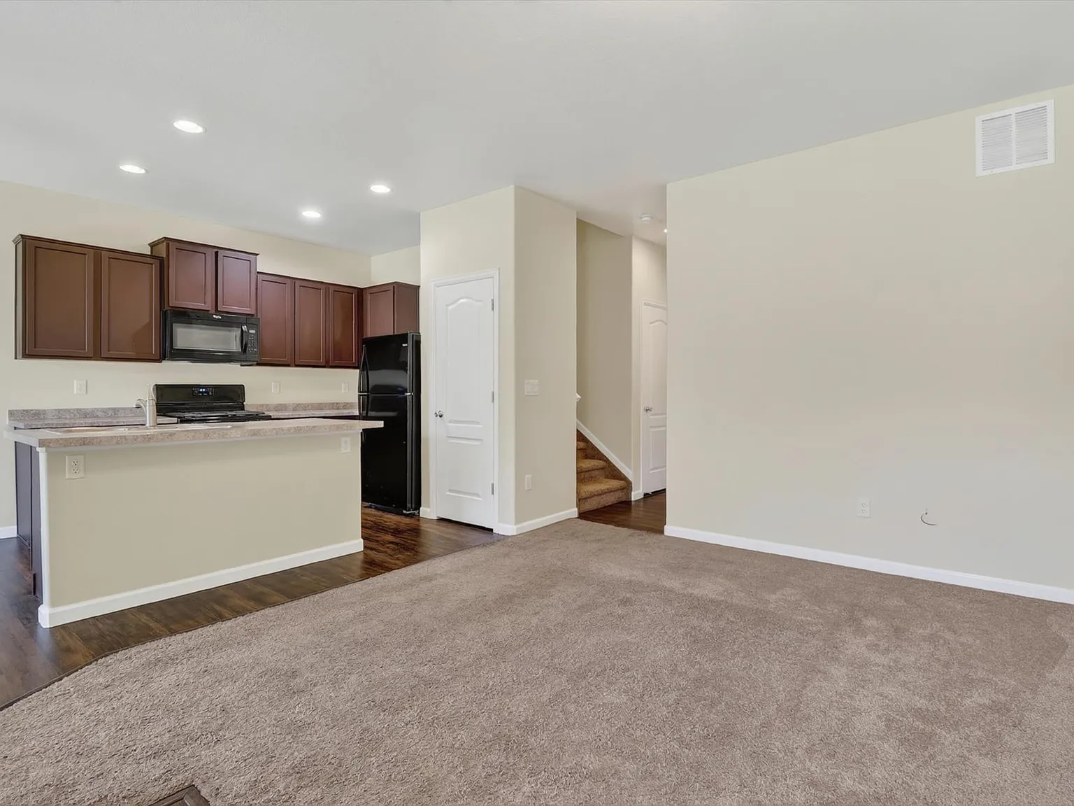 3 bed, 2.5 bath, 1588 sqft, $2,325 — Photo 3