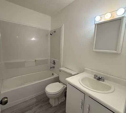 5th image of 403 Strasbourg Dr #A