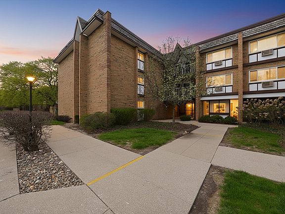 2nd image of 300 Claymoor APT 2E