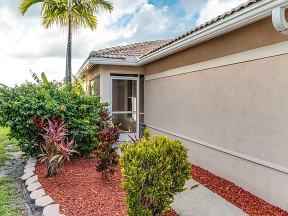 4th image of 6213 Willoughby Cir