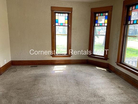 4th image of 360 College St SW