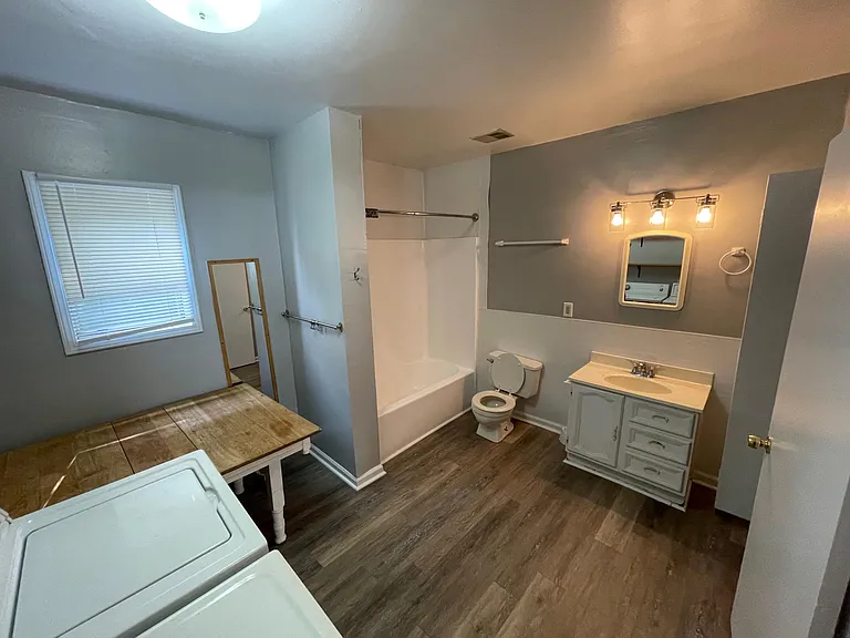 552 Pulaski St — Photo 23