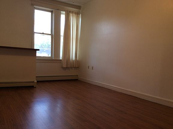 3rd image of 118 W Alder St APT 101