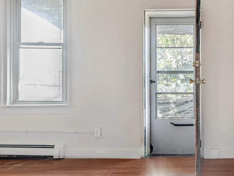 1712 Bolton St #2R — Photo 5