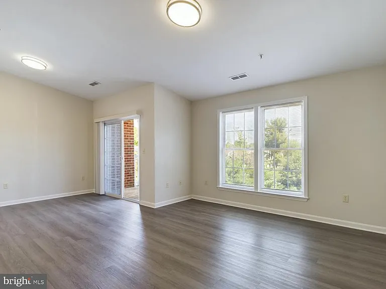 302 Baughmans Ln #M — Photo 8