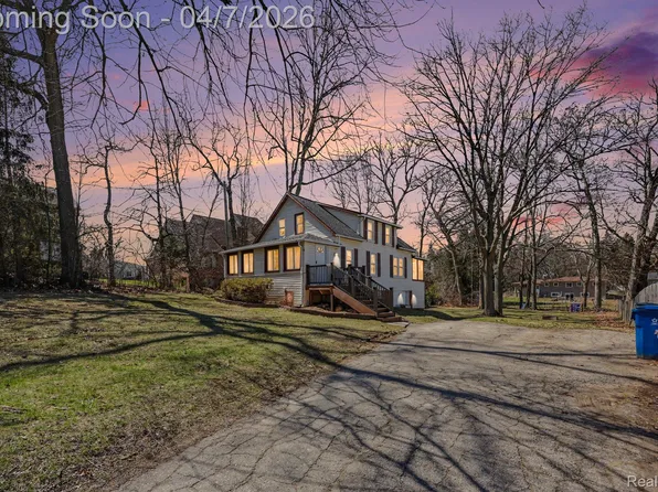 3416 Eastwood Dr, Rochester Hills, MI 48309