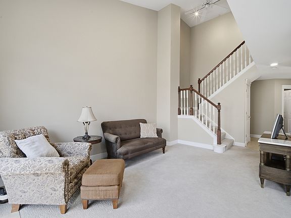 5th image of 224 Woodstone Cir