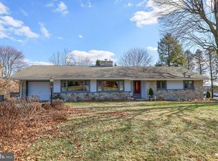 306 Bluff View Dr, Lancaster, PA 17601