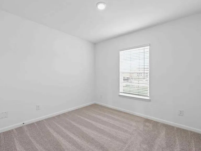 16009 Stratford Cv — Photo 8