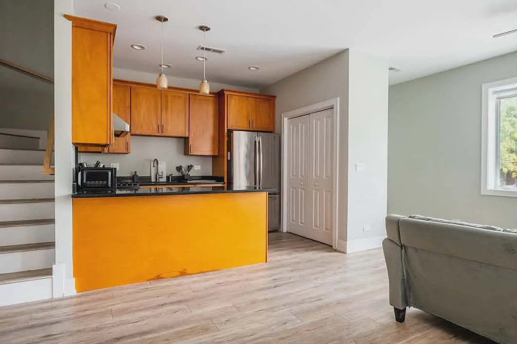5 bed, 2000 sqft, $4,500 — Photo 4