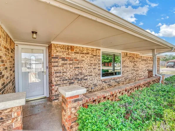 302 Maple St, Elk City, OK 73644