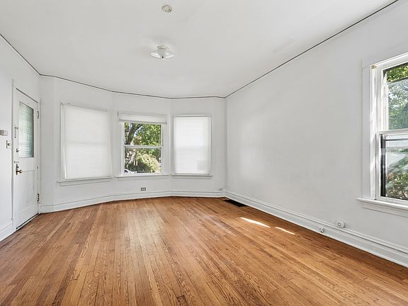3rd image of 702 South Blvd
