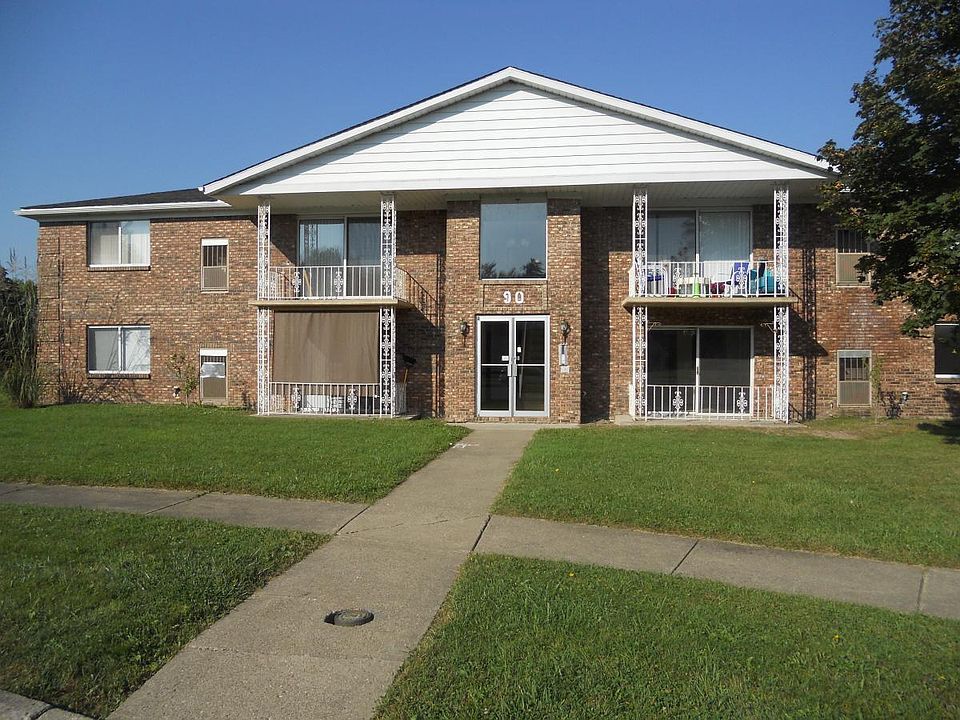 1st image of 90 Oakridge Dr APT 2