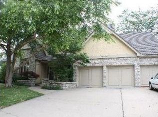 10709 W 118th Ter, Overland Park, KS 66210