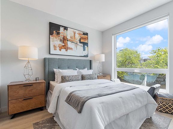 3rd image of 948 W Sunnyside Ave #509