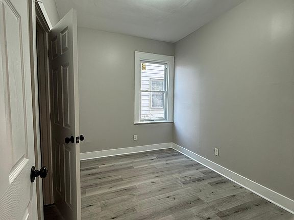 4th image of 129 Grove Ter #1