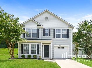 6817 Wandering Creek Dr, Charlotte, NC 28216