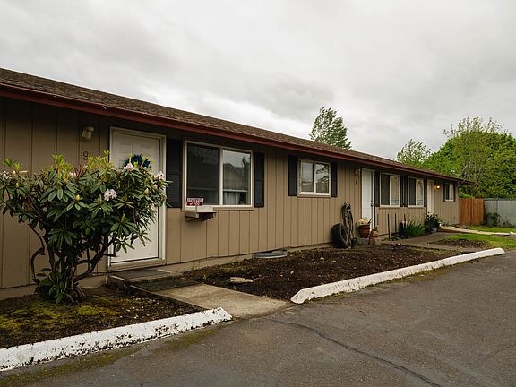 4th image of 22920 NE Halsey St