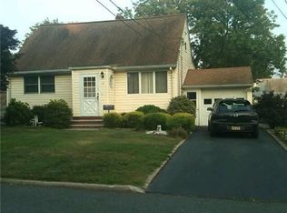 17 Hull Dr, Edison, NJ 08817