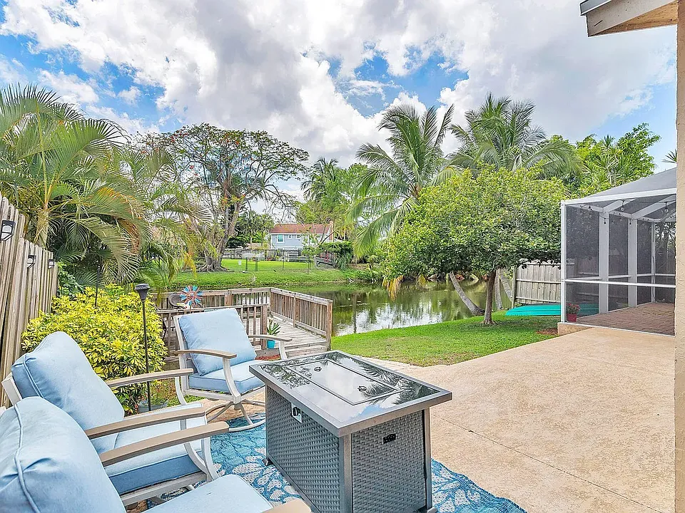 1304 Waterway Cove Dr