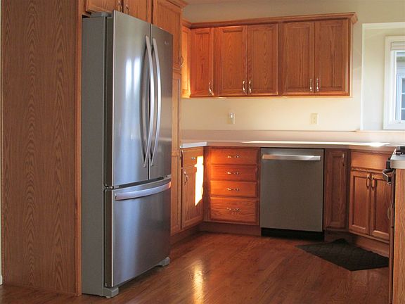 3rd image of 1823 Wild Rose Ln
