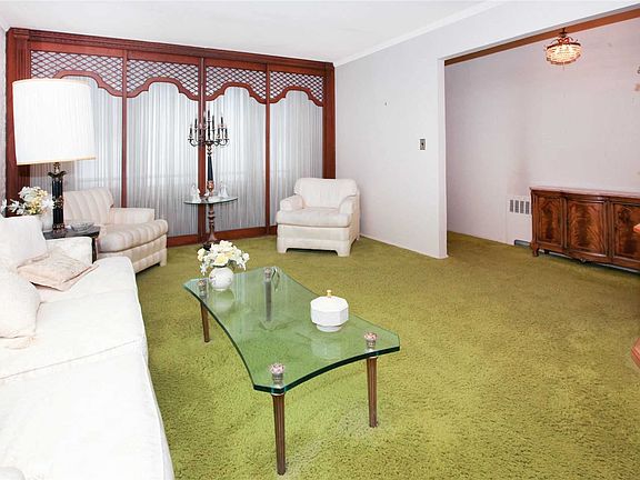5th image of 880 Linda Pl