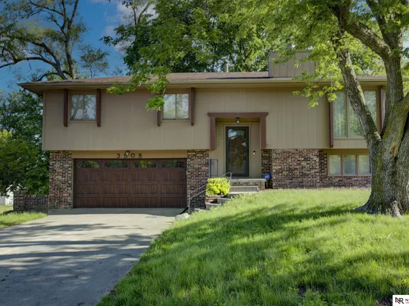 3508 Schuemann Dr, Bellevue, NE 68123