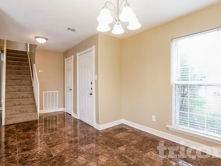 1715 Evesham Dr — Photo 5