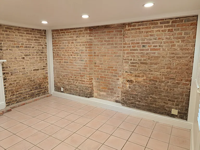 617 Dauphine St #9 — Photo 9