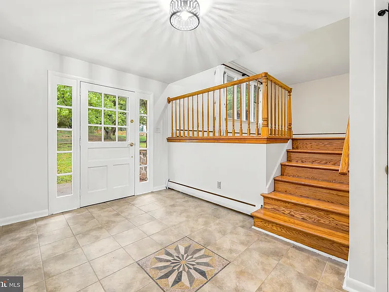 412 Yorkshire Rd — Photo 3