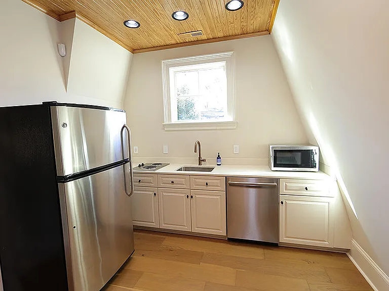 1027 Vance St — Photo 14