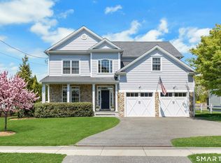 692 Stillson Rd, Fairfield, CT 06824